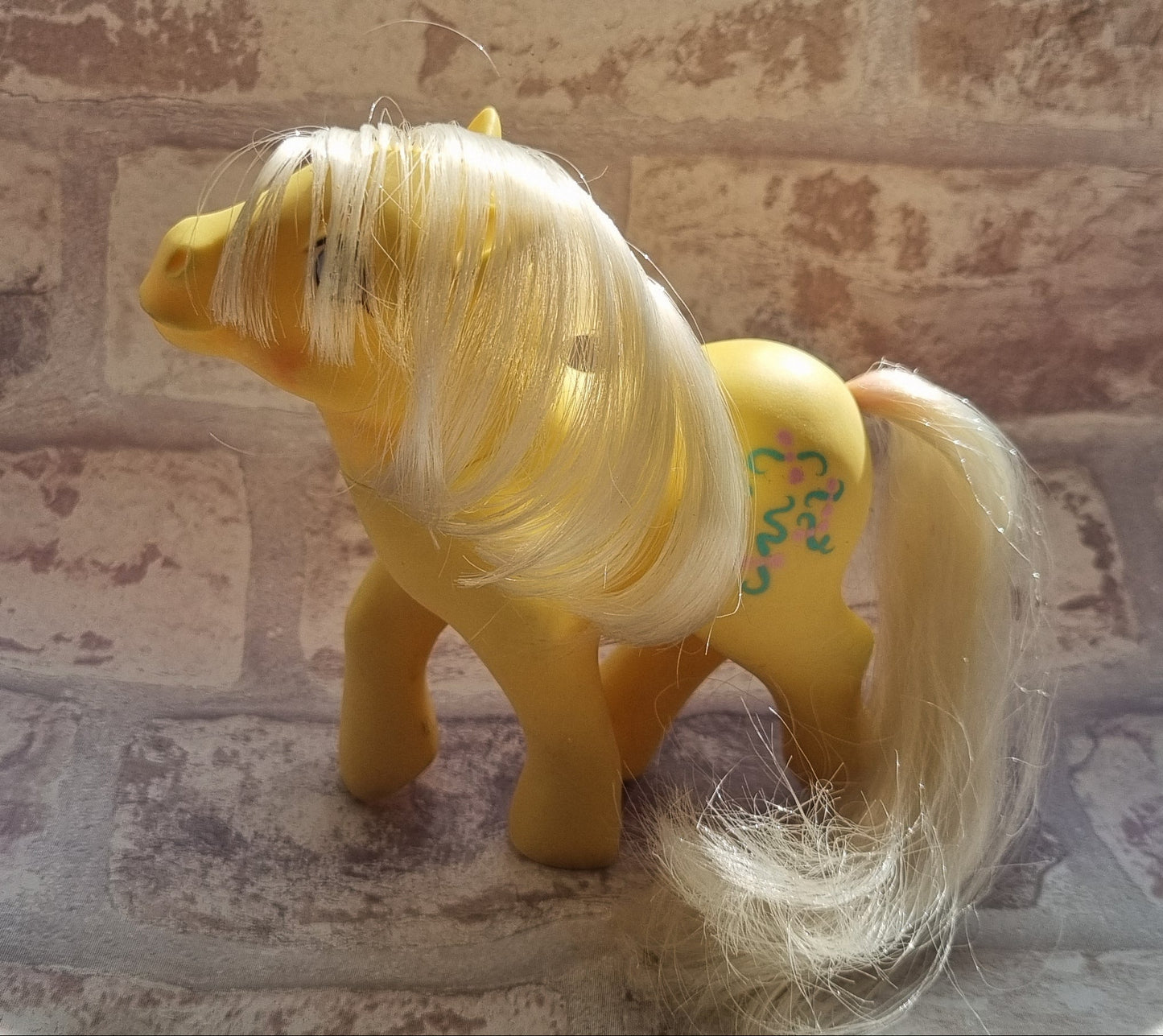 Kiss Curl (Reverse Symbol)