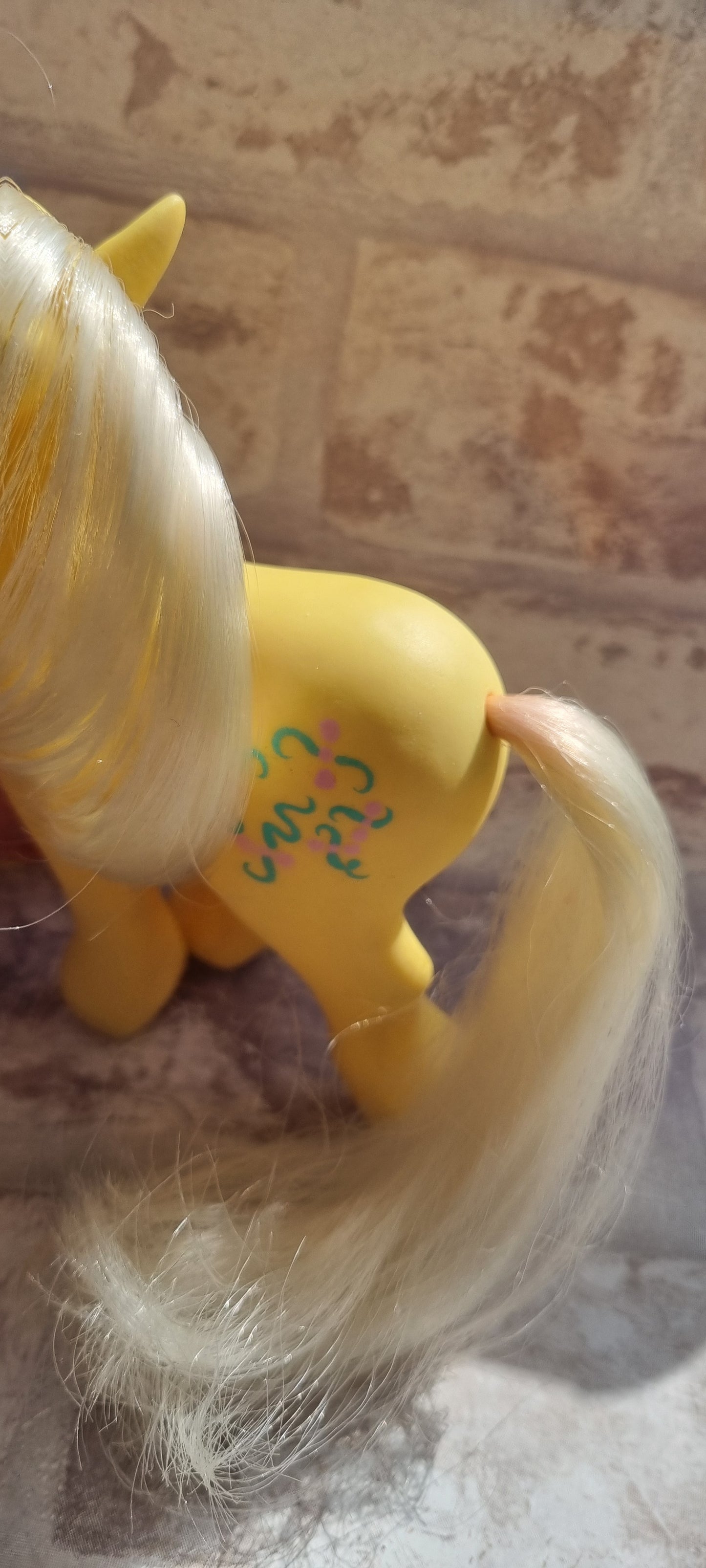 Kiss Curl (Reverse Symbol)