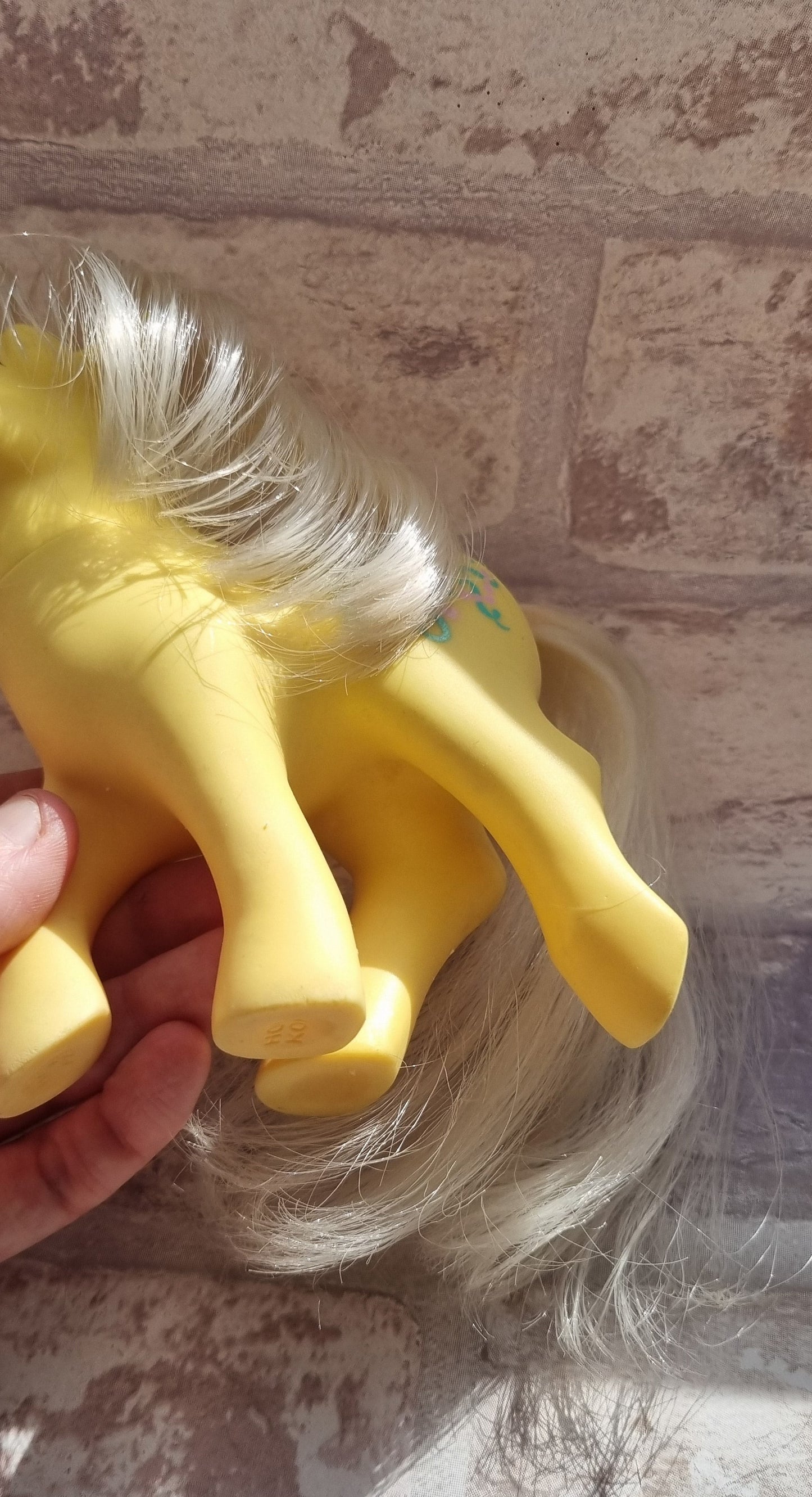 Kiss Curl (Reverse Symbol)