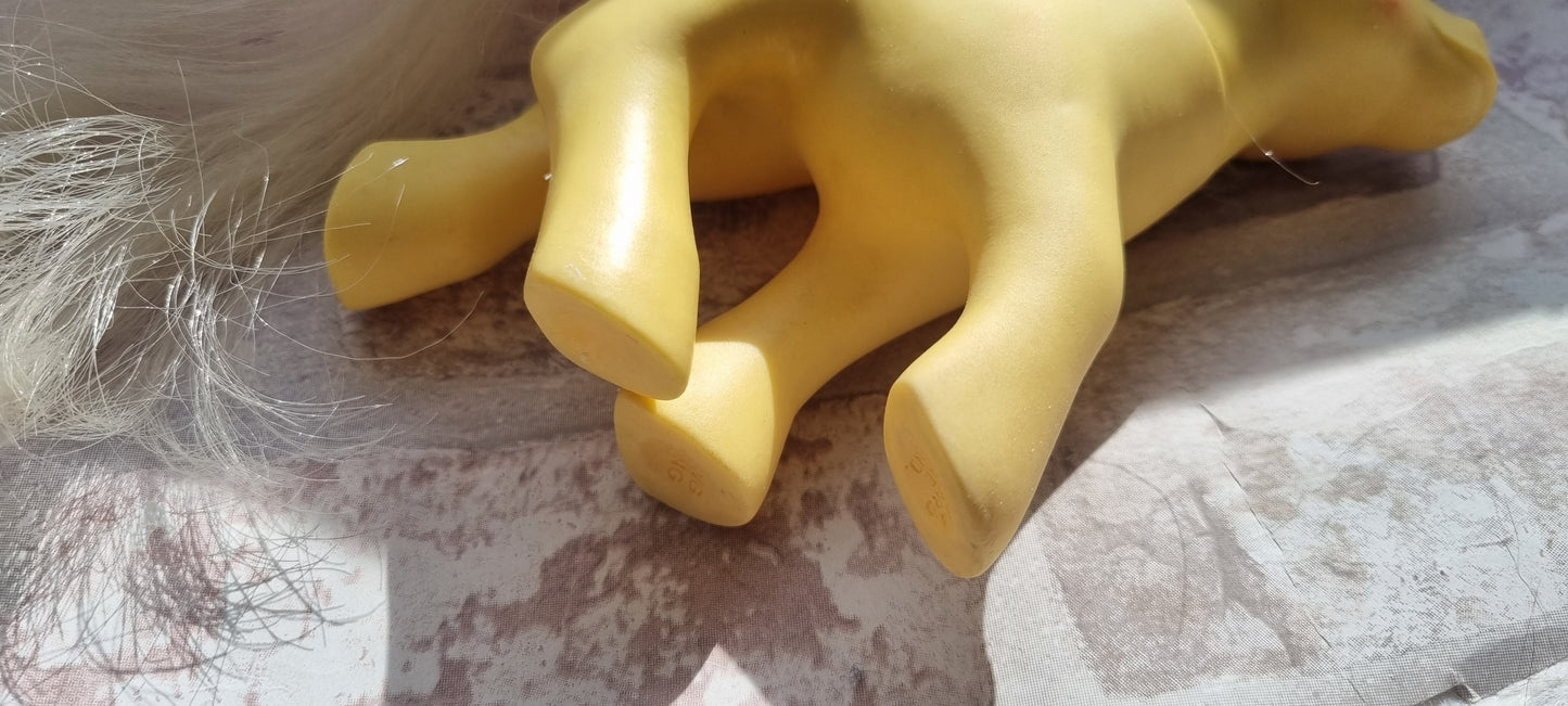 Kiss Curl (Reverse Symbol)