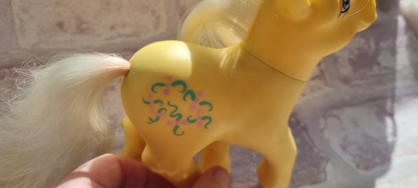 Kiss Curl (Reverse Symbol)