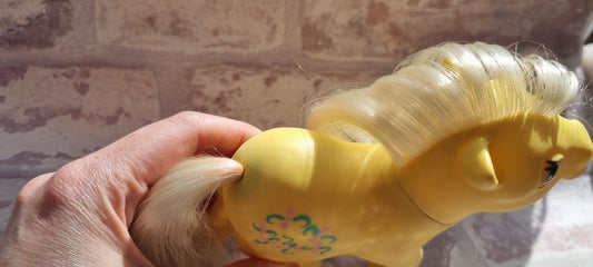 Kiss Curl (Reverse Symbol)