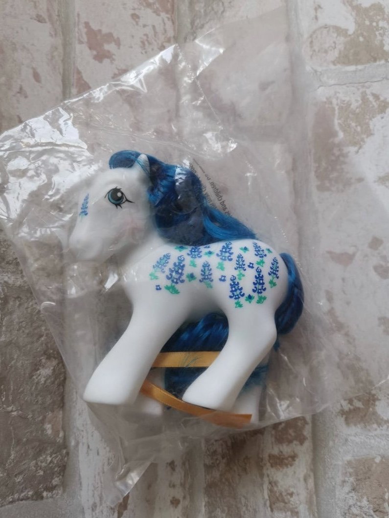 My Little Pony Blue Bonnet HQG1C (USA Convention exclusive)